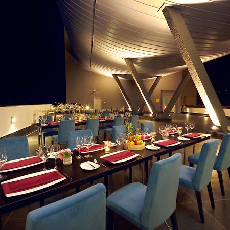 Lexis Suites Penang Bayan Lepas Dış mekan fotoğraf The Deck