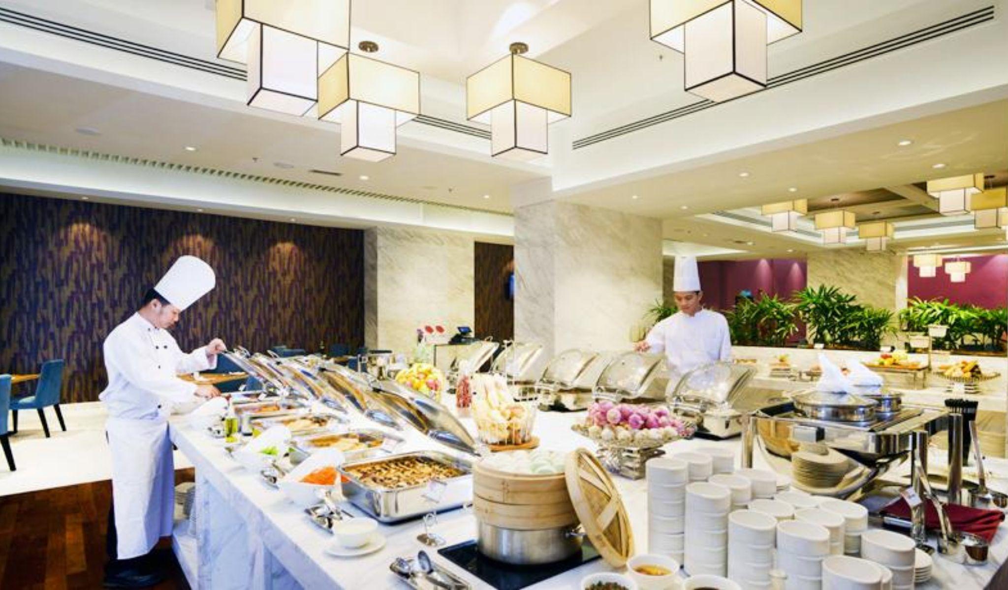 Lexis Suites Penang Bayan Lepas Dış mekan fotoğraf A buffet at a hotel