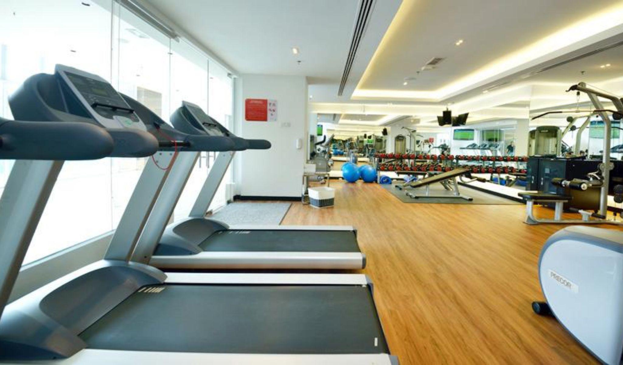 Lexis Suites Penang Bayan Lepas Dış mekan fotoğraf A gym in a hotel