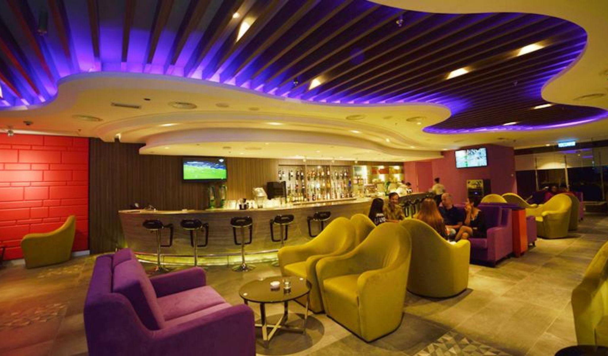 Lexis Suites Penang Bayan Lepas Dış mekan fotoğraf The lounge at the airport