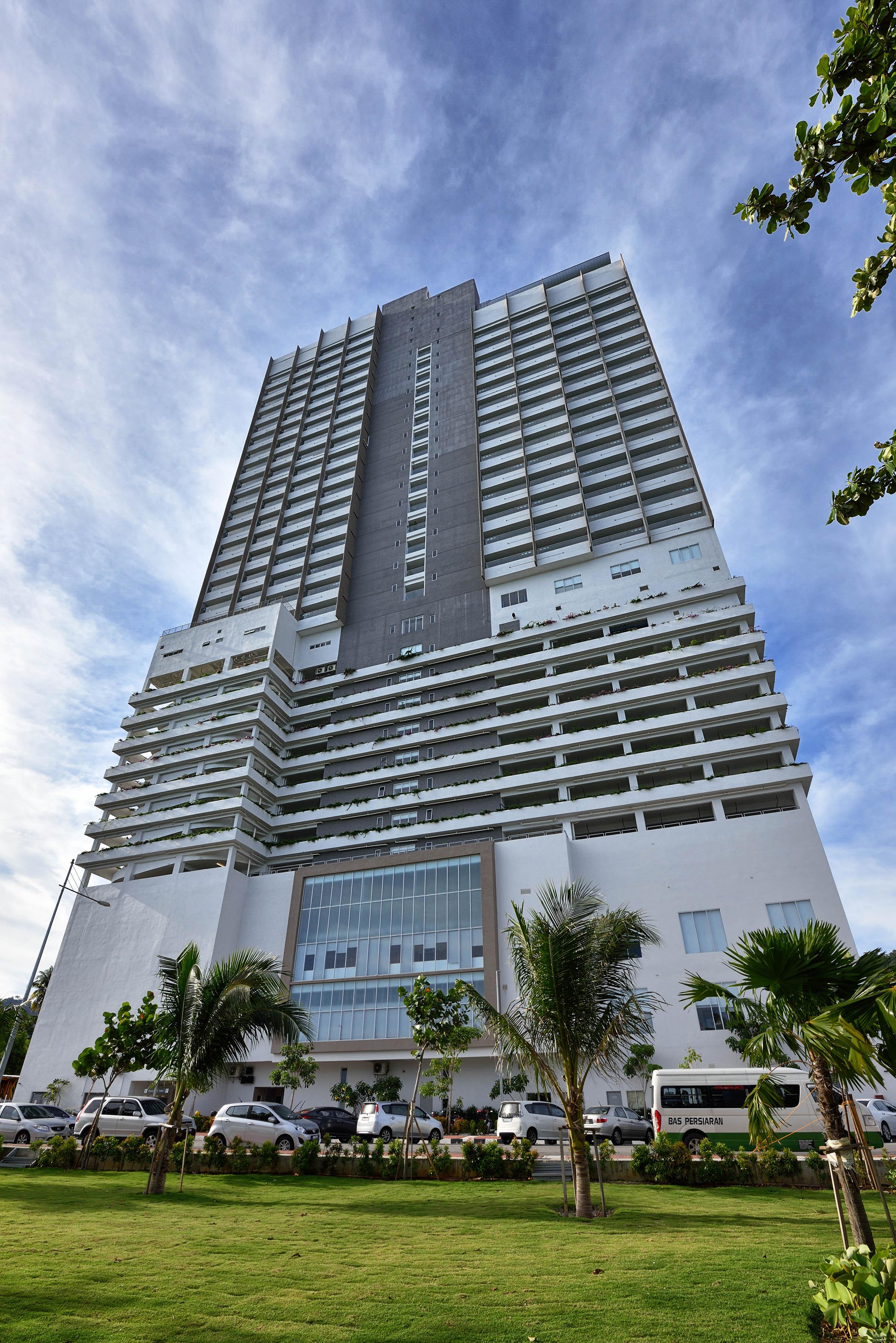 Lexis Suites Penang Bayan Lepas Dış mekan fotoğraf The building in 2019
