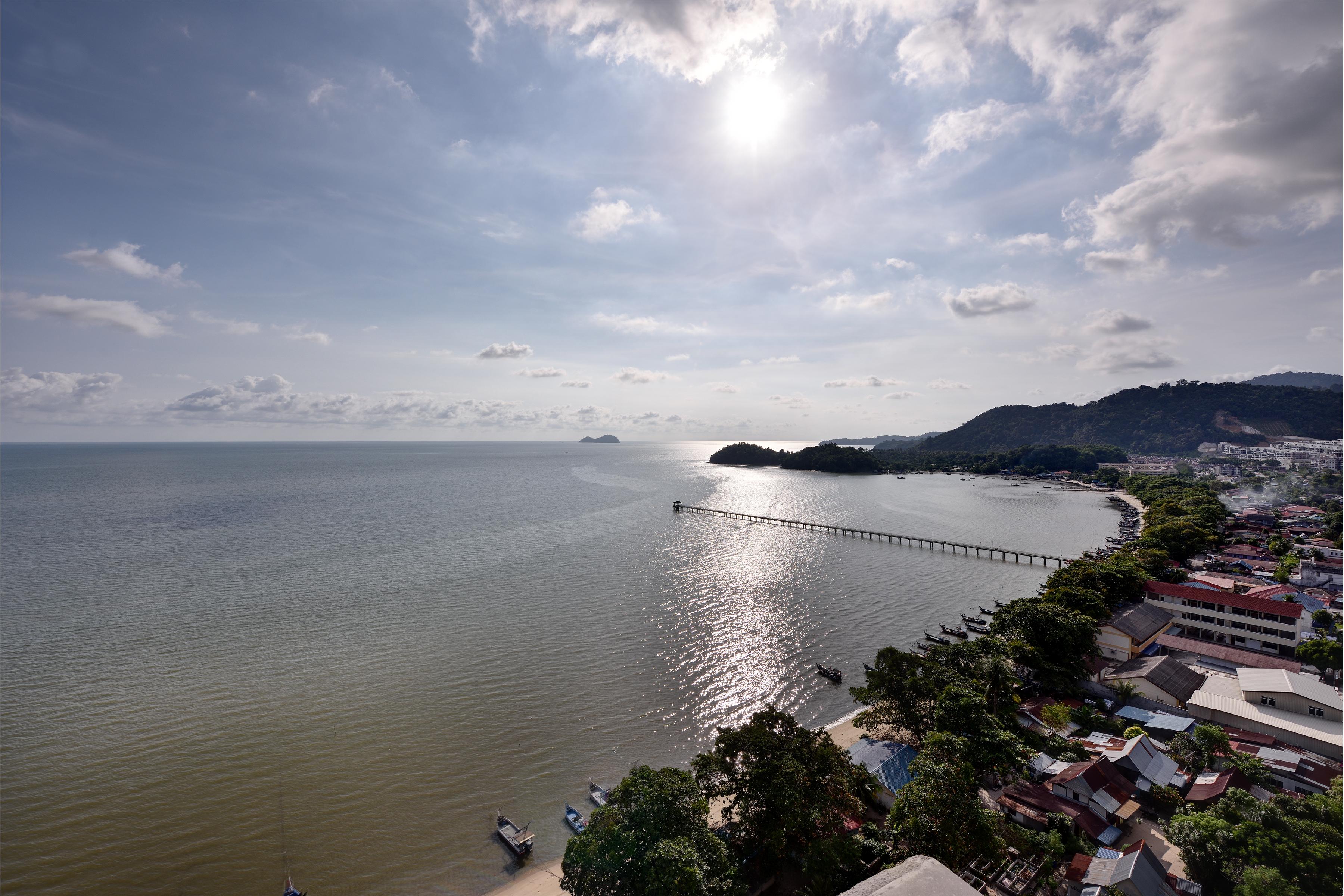 Lexis Suites Penang Bayan Lepas Dış mekan fotoğraf View of the Gulf of Thailand from Pattaya