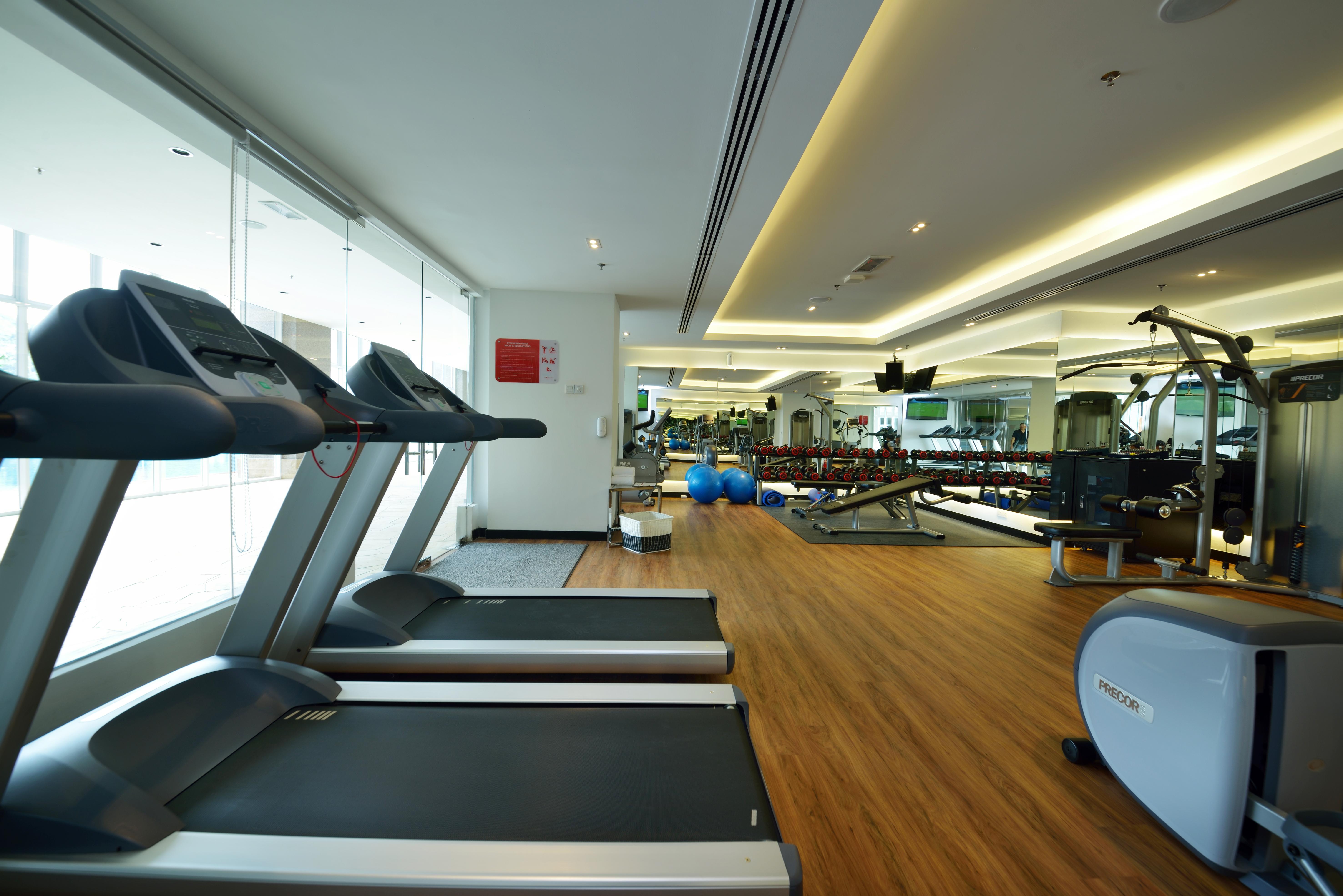 Lexis Suites Penang Bayan Lepas Dış mekan fotoğraf A gym in a hotel