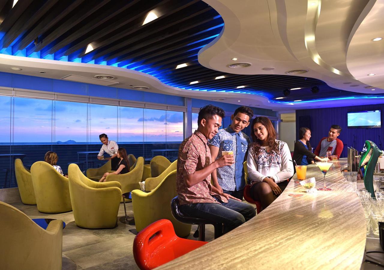 Lexis Suites Penang Bayan Lepas Dış mekan fotoğraf The lounge at KLIA